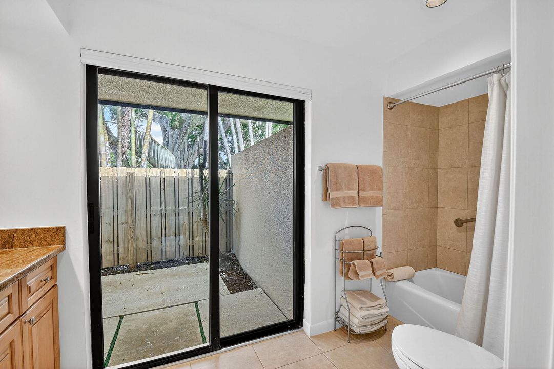 Active With Contract: $759,900 (2 beds, 2 baths, 1674 Square Feet)