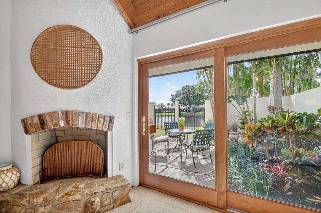 Active With Contract: $759,900 (2 beds, 2 baths, 1674 Square Feet)