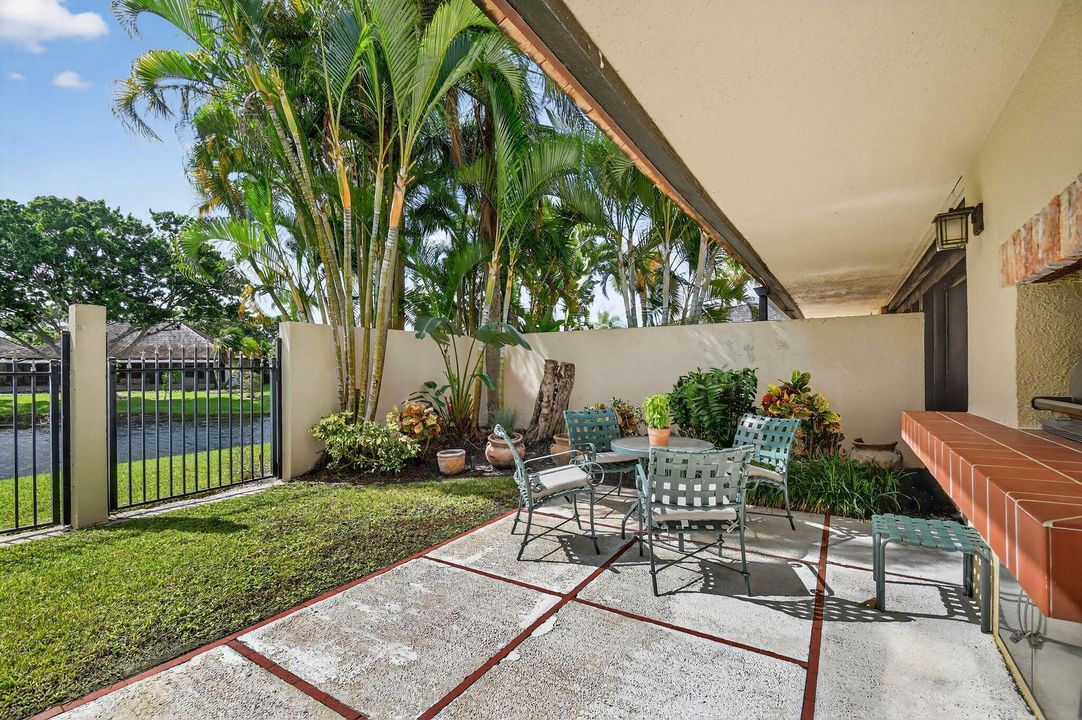 Active With Contract: $759,900 (2 beds, 2 baths, 1674 Square Feet)