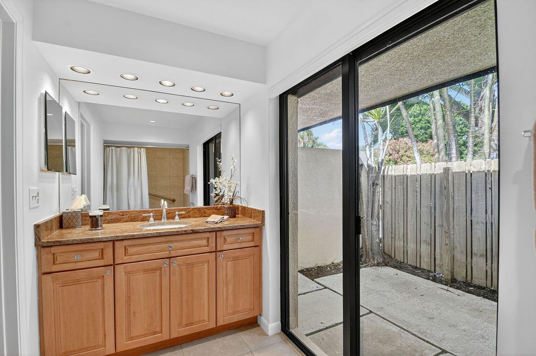 Active With Contract: $759,900 (2 beds, 2 baths, 1674 Square Feet)