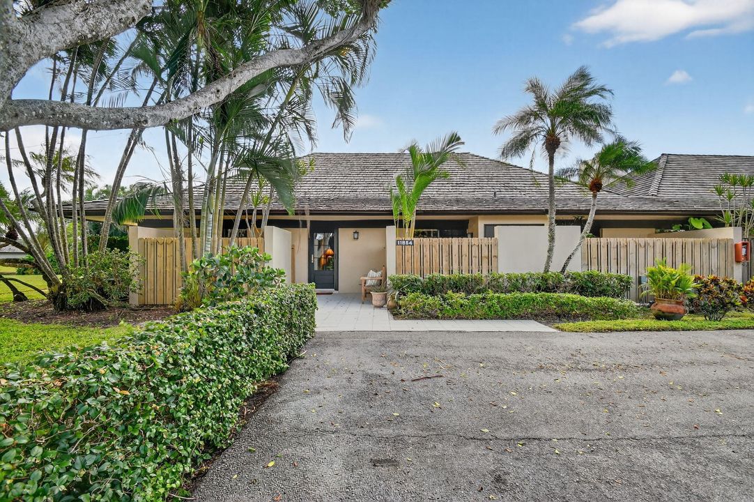 Active With Contract: $759,900 (2 beds, 2 baths, 1674 Square Feet)