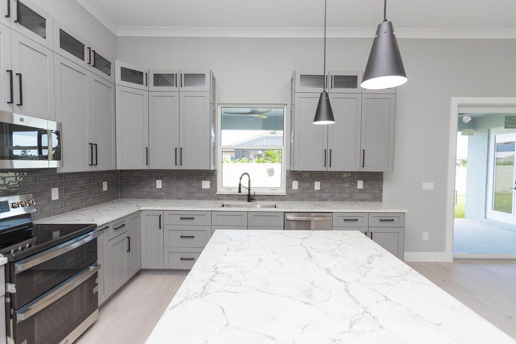 En Venta: $597,900 (4 camas, 3 baños, 2643 Pies cuadrados)