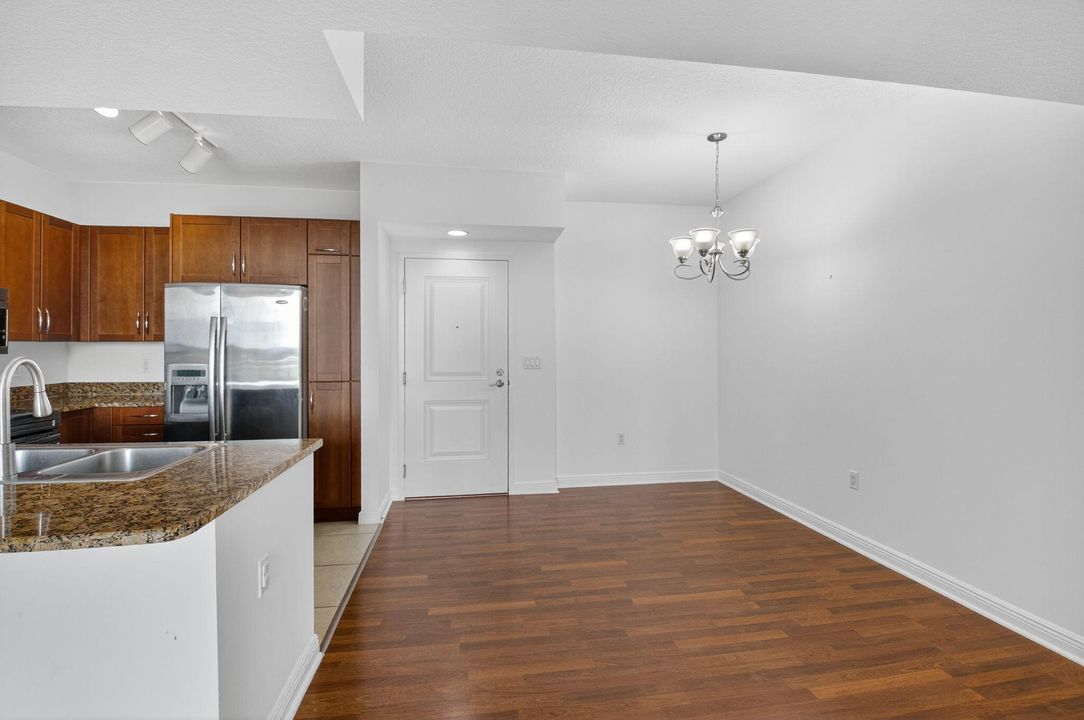 For Sale: $365,000 (2 beds, 2 baths, 1185 Square Feet)