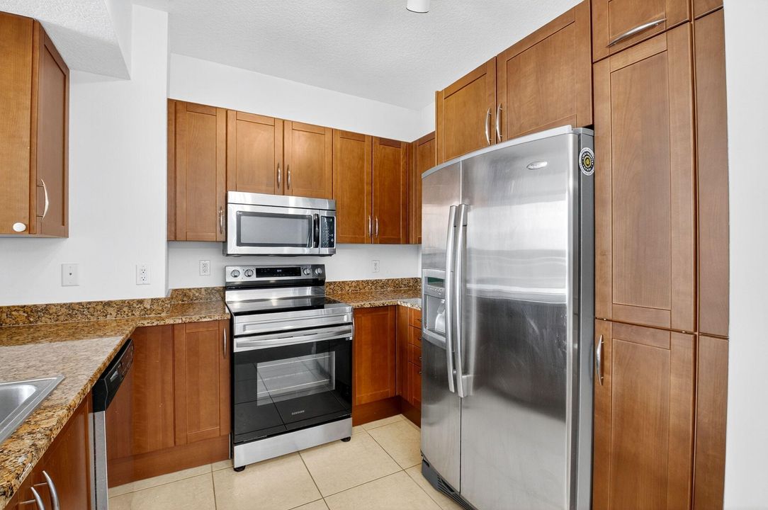 For Sale: $365,000 (2 beds, 2 baths, 1185 Square Feet)