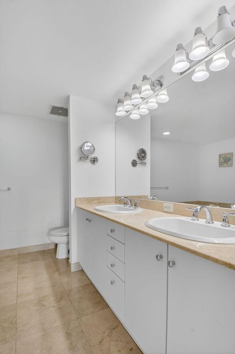 For Sale: $365,000 (2 beds, 2 baths, 1185 Square Feet)