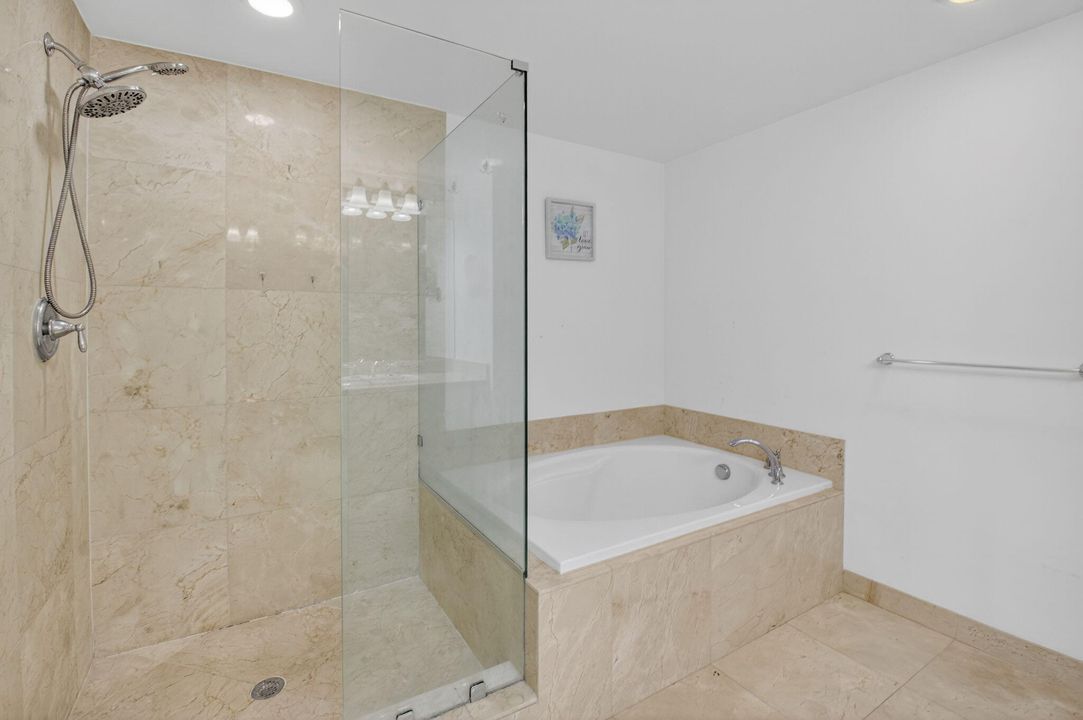 For Sale: $365,000 (2 beds, 2 baths, 1185 Square Feet)