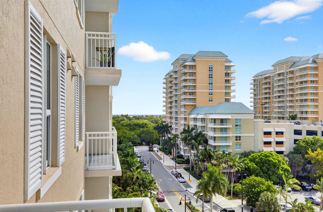 For Sale: $365,000 (2 beds, 2 baths, 1185 Square Feet)