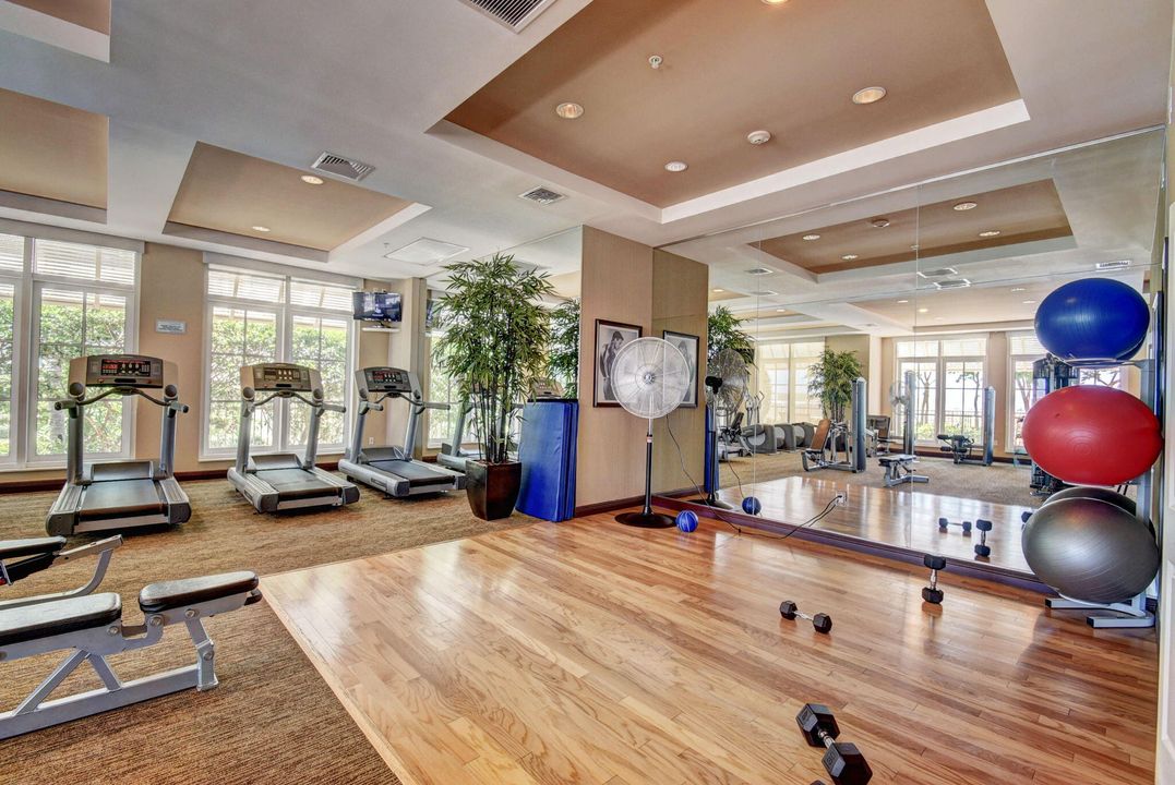 For Sale: $365,000 (2 beds, 2 baths, 1185 Square Feet)