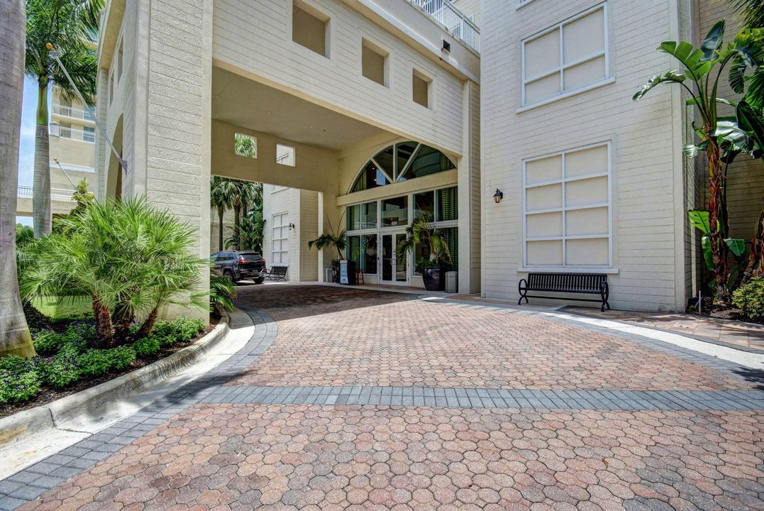 For Sale: $365,000 (2 beds, 2 baths, 1185 Square Feet)