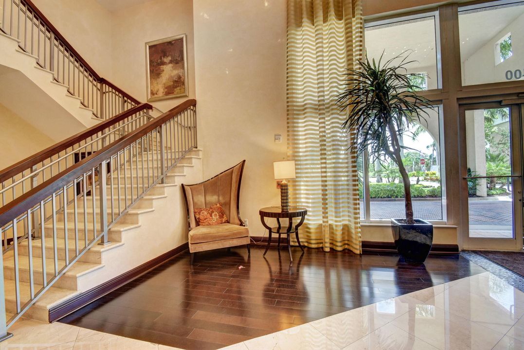 For Sale: $365,000 (2 beds, 2 baths, 1185 Square Feet)