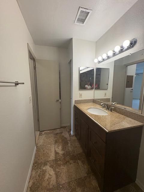 For Sale: $219,000 (1 beds, 1 baths, 805 Square Feet)
