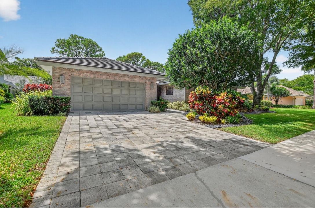 Recently Sold: $1,200,000 (3 beds, 2 baths, 2350 Square Feet)