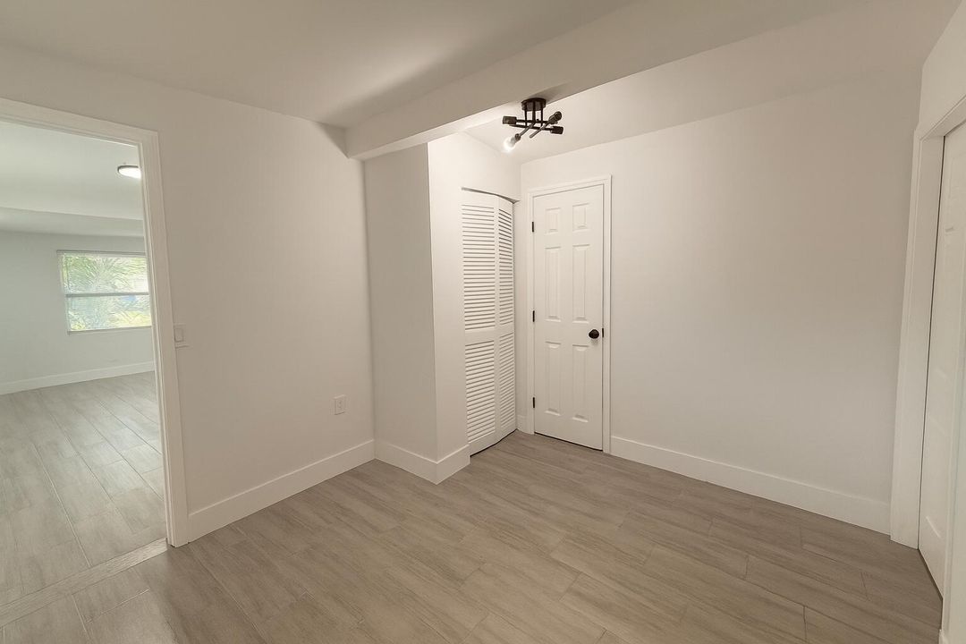 合同活跃: $198,500 (4 贝兹, 2 浴室, 760 平方英尺)