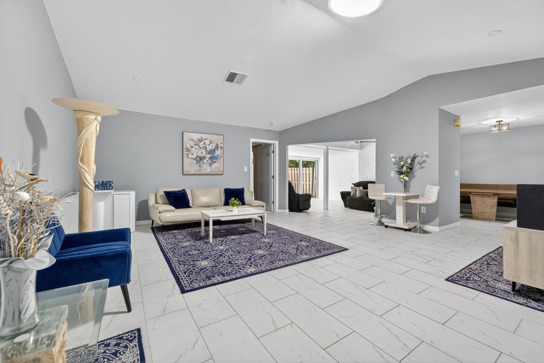 Active With Contract: $340,000 (2 beds, 2 baths, 1283 Square Feet)