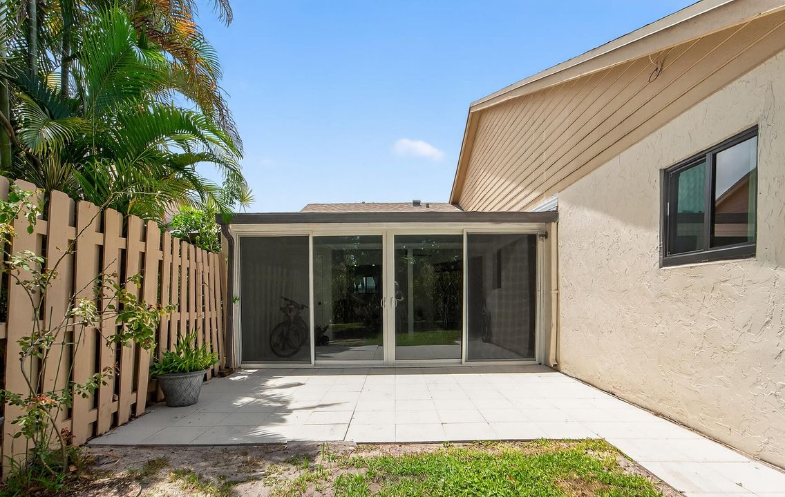 Active With Contract: $340,000 (2 beds, 2 baths, 1283 Square Feet)