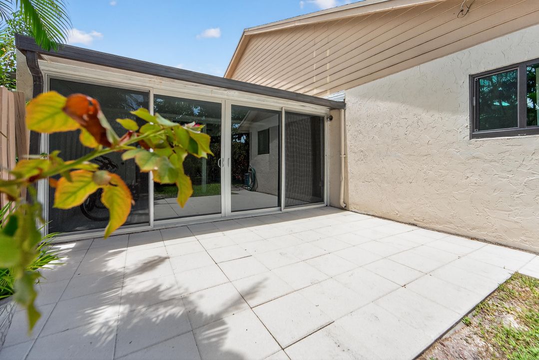 Active With Contract: $340,000 (2 beds, 2 baths, 1283 Square Feet)