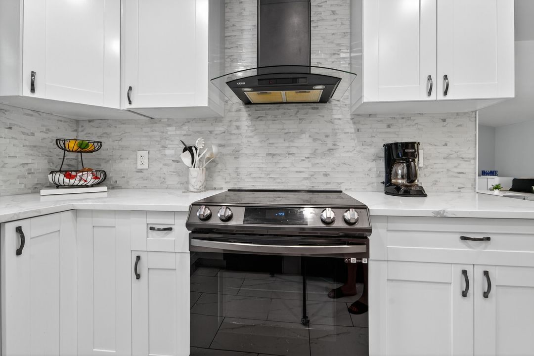 Active With Contract: $340,000 (2 beds, 2 baths, 1283 Square Feet)