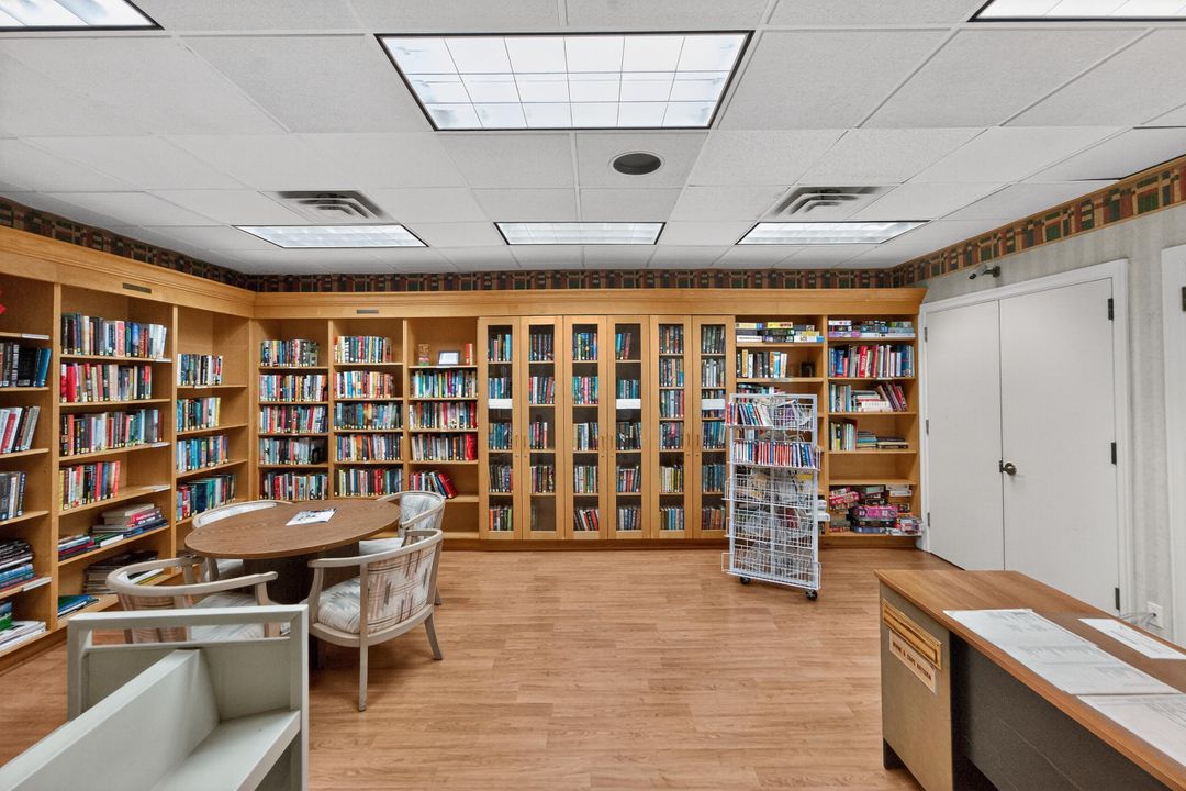 Active With Contract: $340,000 (2 beds, 2 baths, 1283 Square Feet)