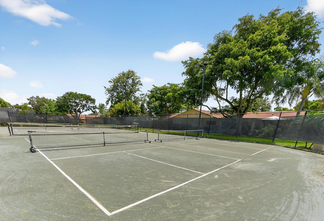 Active With Contract: $340,000 (2 beds, 2 baths, 1283 Square Feet)