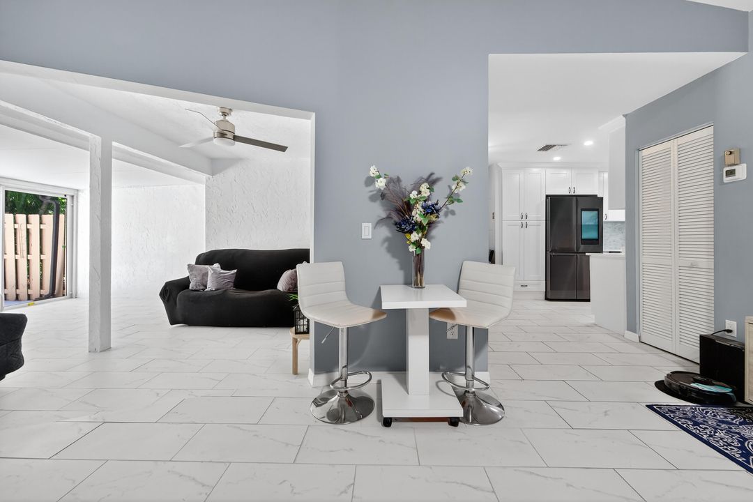 Active With Contract: $340,000 (2 beds, 2 baths, 1283 Square Feet)