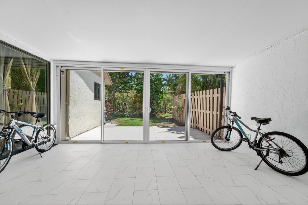 Active With Contract: $340,000 (2 beds, 2 baths, 1283 Square Feet)