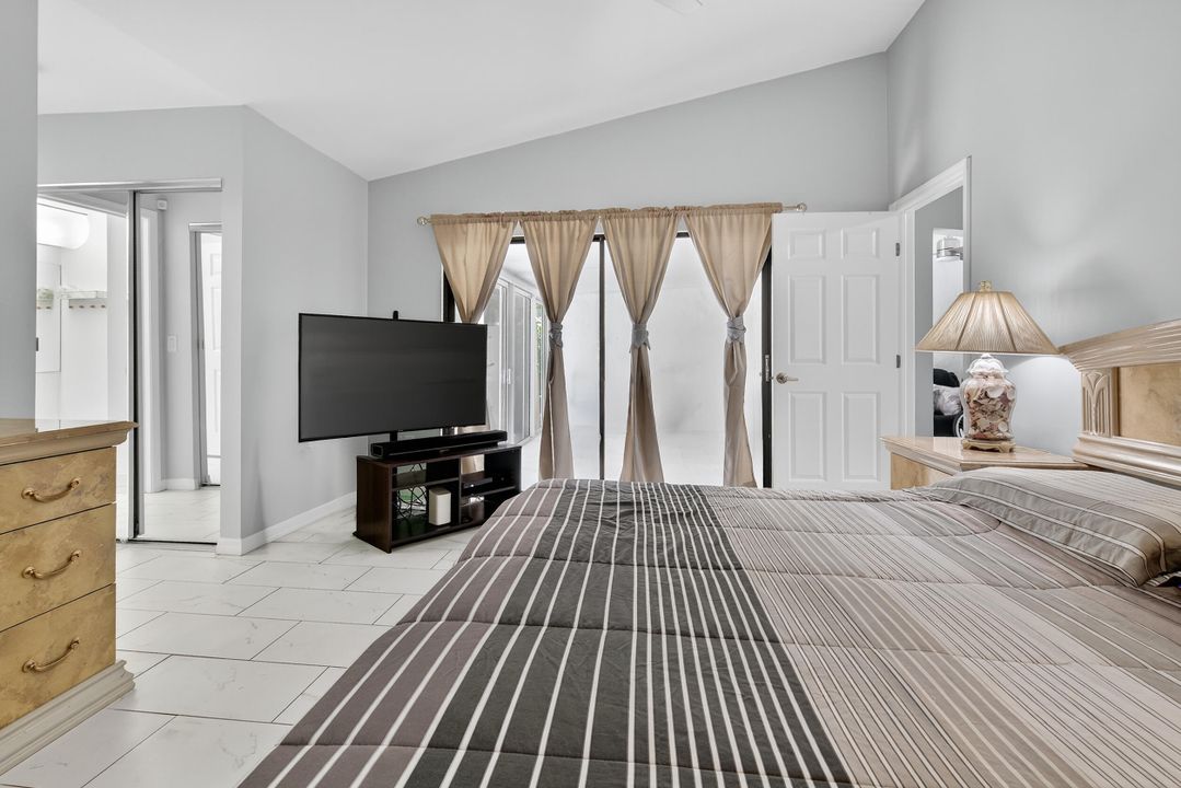 Active With Contract: $340,000 (2 beds, 2 baths, 1283 Square Feet)