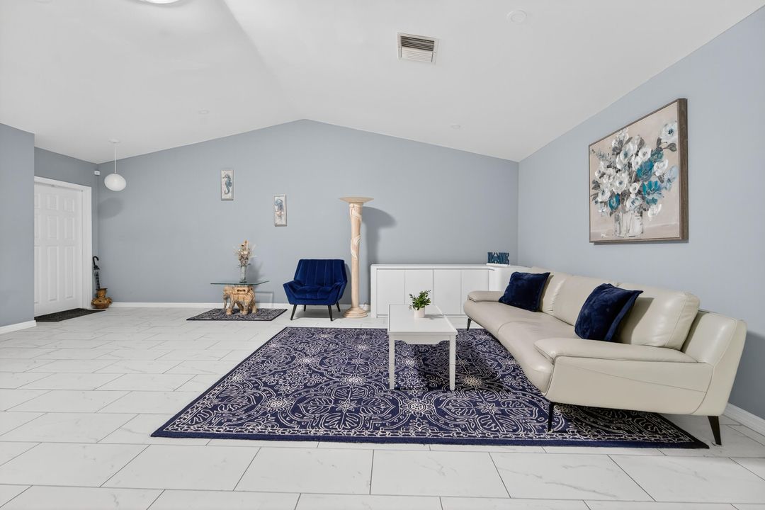 Active With Contract: $340,000 (2 beds, 2 baths, 1283 Square Feet)