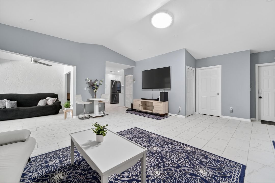 Active With Contract: $340,000 (2 beds, 2 baths, 1283 Square Feet)