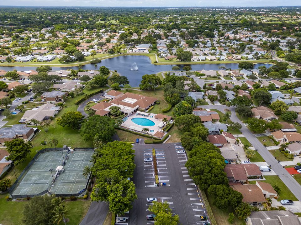 Active With Contract: $340,000 (2 beds, 2 baths, 1283 Square Feet)