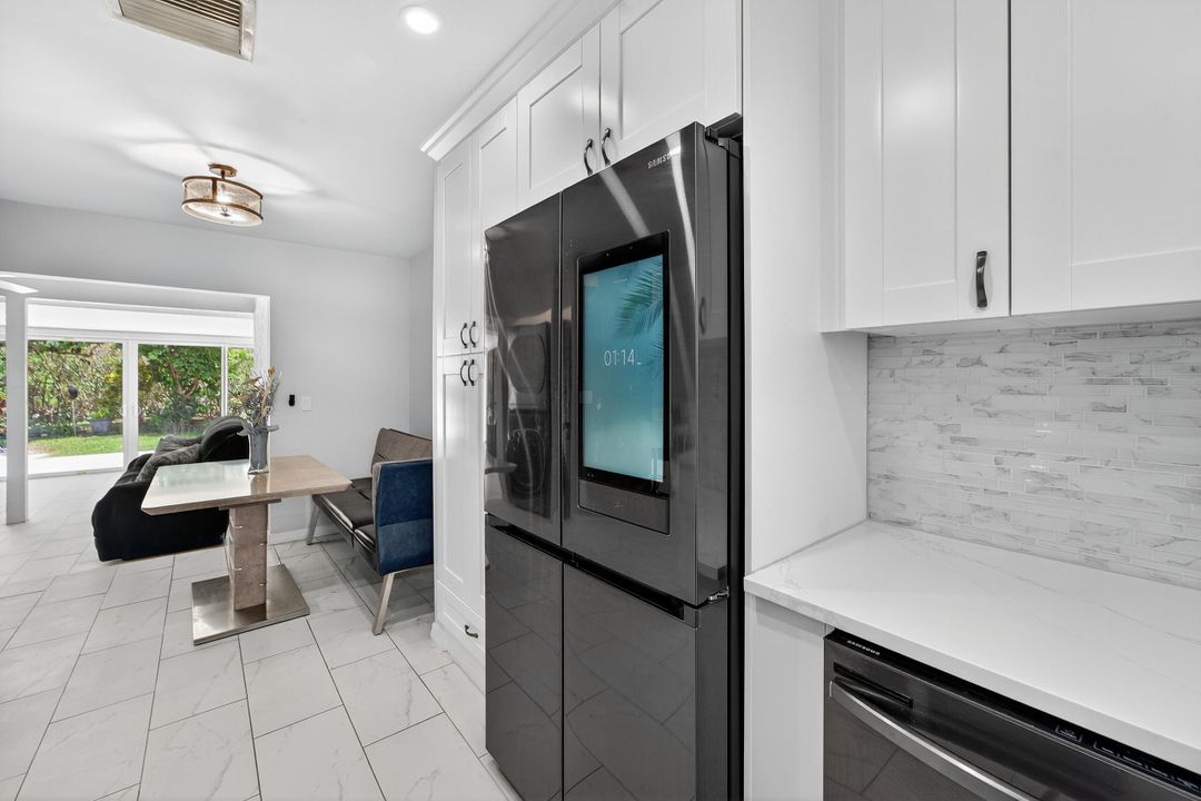 Active With Contract: $340,000 (2 beds, 2 baths, 1283 Square Feet)