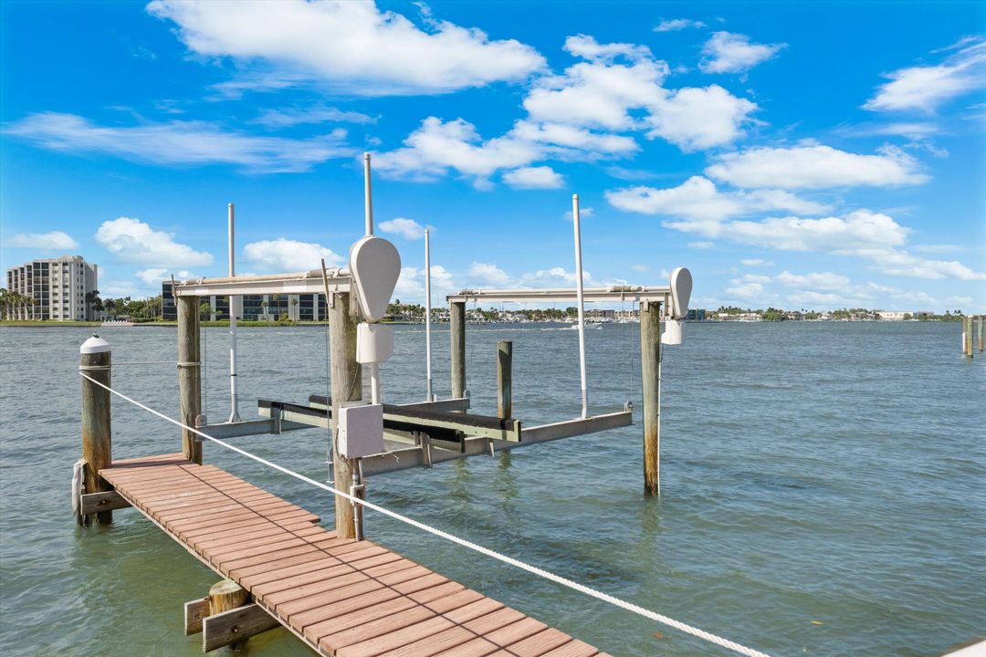 На продажу: $2,450,000 (3 спален, 3 ванн, 2676 Квадратных фут)