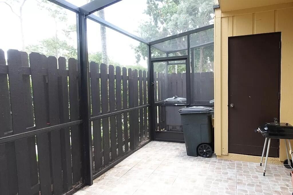 合同活跃: $3,000 (3 贝兹, 2 浴室, 1200 平方英尺)