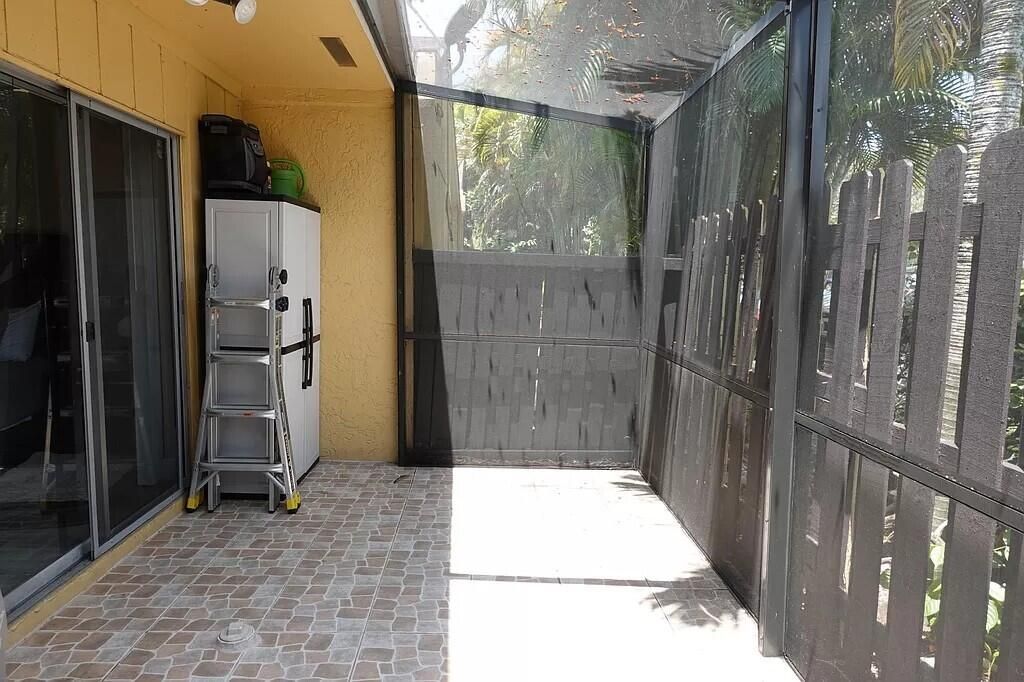 合同活跃: $3,000 (3 贝兹, 2 浴室, 1200 平方英尺)