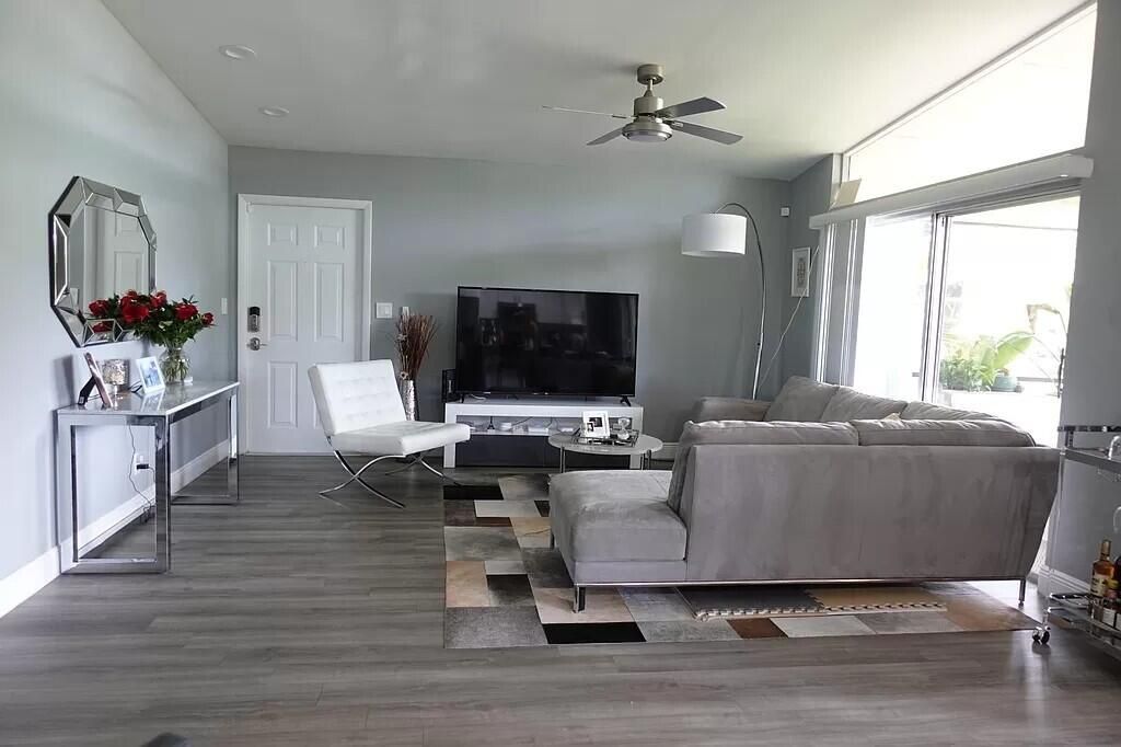 合同活跃: $3,000 (3 贝兹, 2 浴室, 1200 平方英尺)