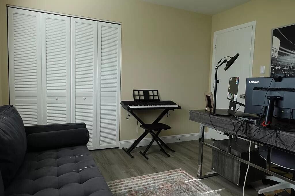 合同活跃: $3,000 (3 贝兹, 2 浴室, 1200 平方英尺)