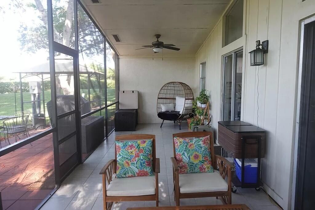 合同活跃: $3,000 (3 贝兹, 2 浴室, 1200 平方英尺)