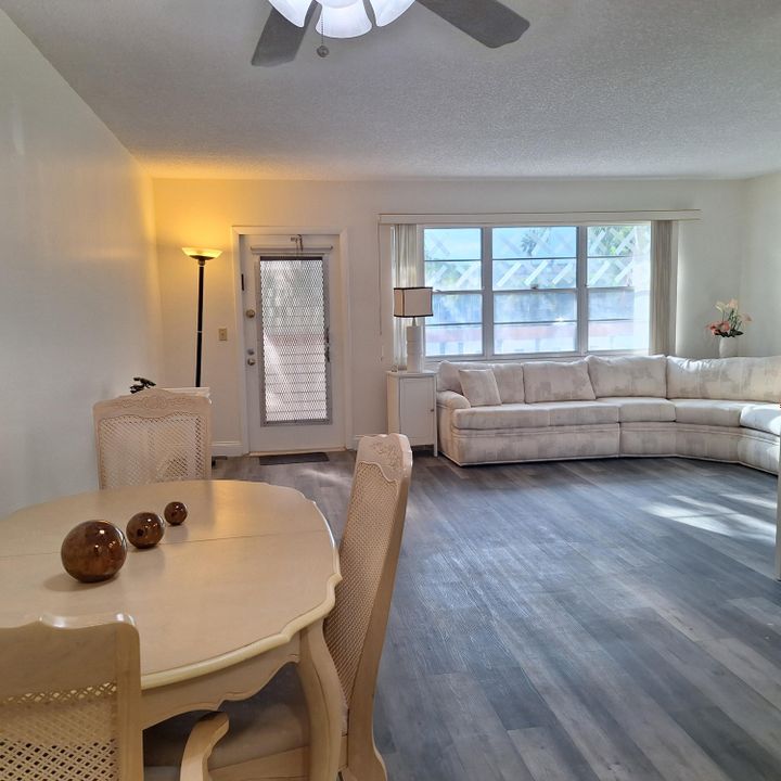 For Rent: $1,550 (1 beds, 1 baths, 896 Square Feet)