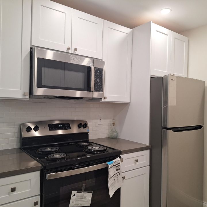 For Rent: $1,550 (1 beds, 1 baths, 896 Square Feet)