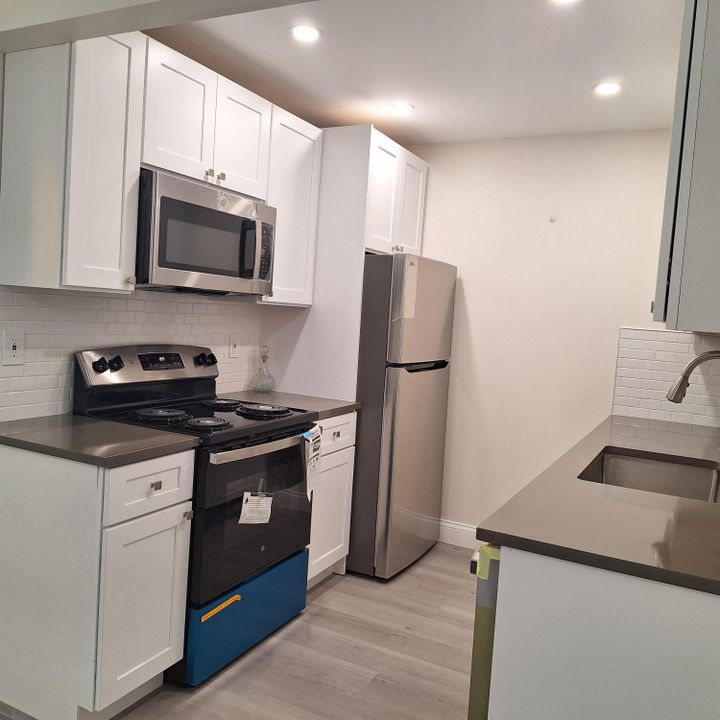 For Rent: $1,550 (1 beds, 1 baths, 896 Square Feet)