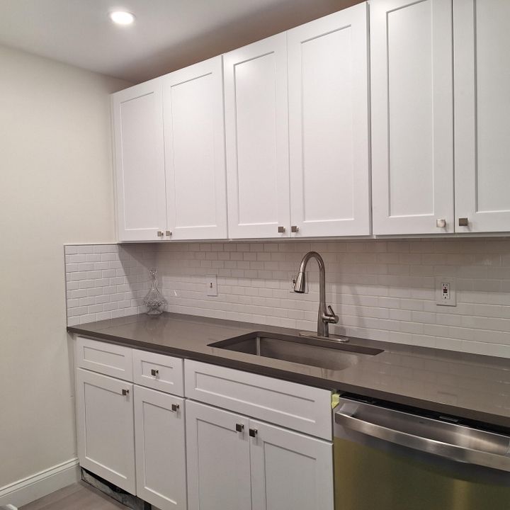 For Rent: $1,550 (1 beds, 1 baths, 896 Square Feet)