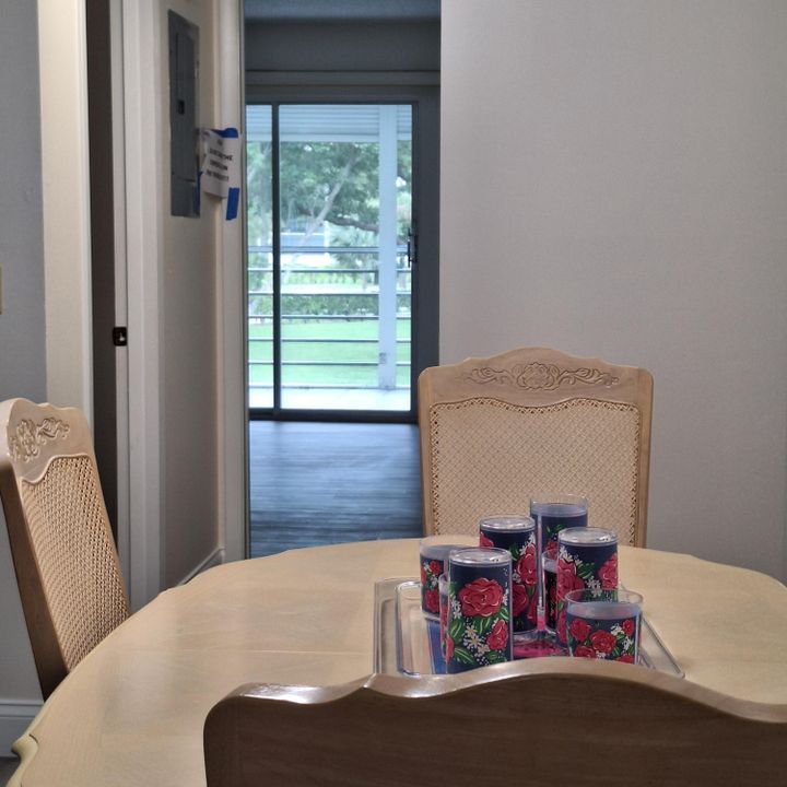 For Rent: $1,550 (1 beds, 1 baths, 896 Square Feet)