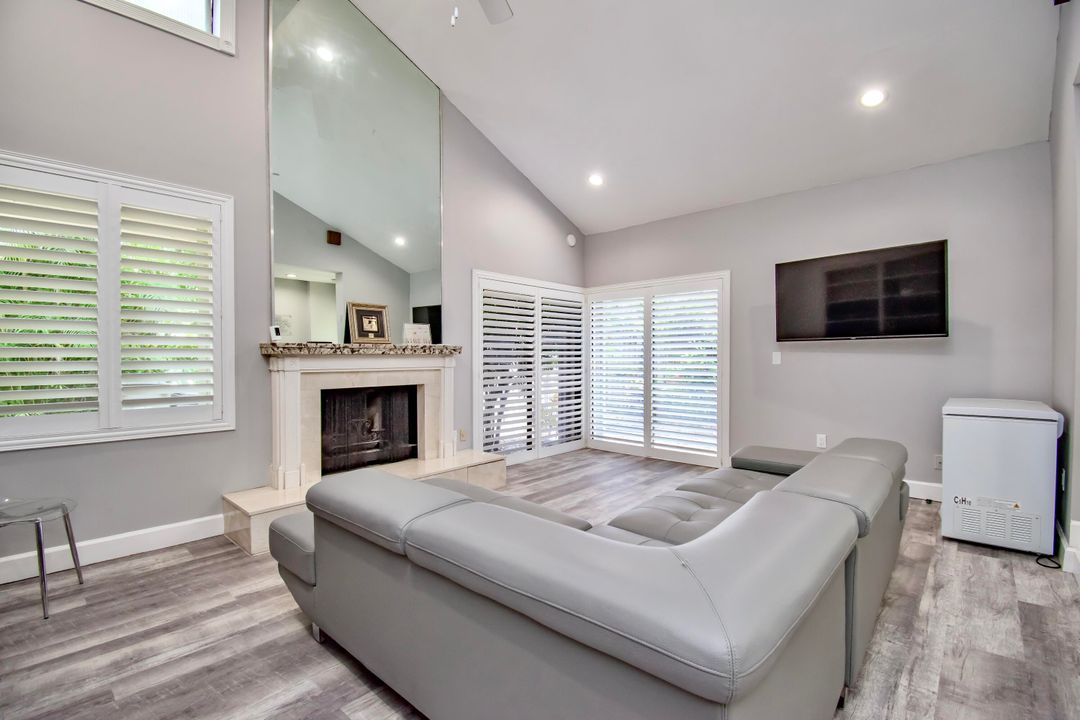 For Sale: $729,000 (2 beds, 2 baths, 1627 Square Feet)