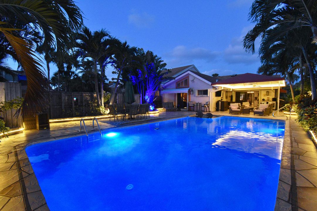 For Sale: $729,000 (2 beds, 2 baths, 1627 Square Feet)