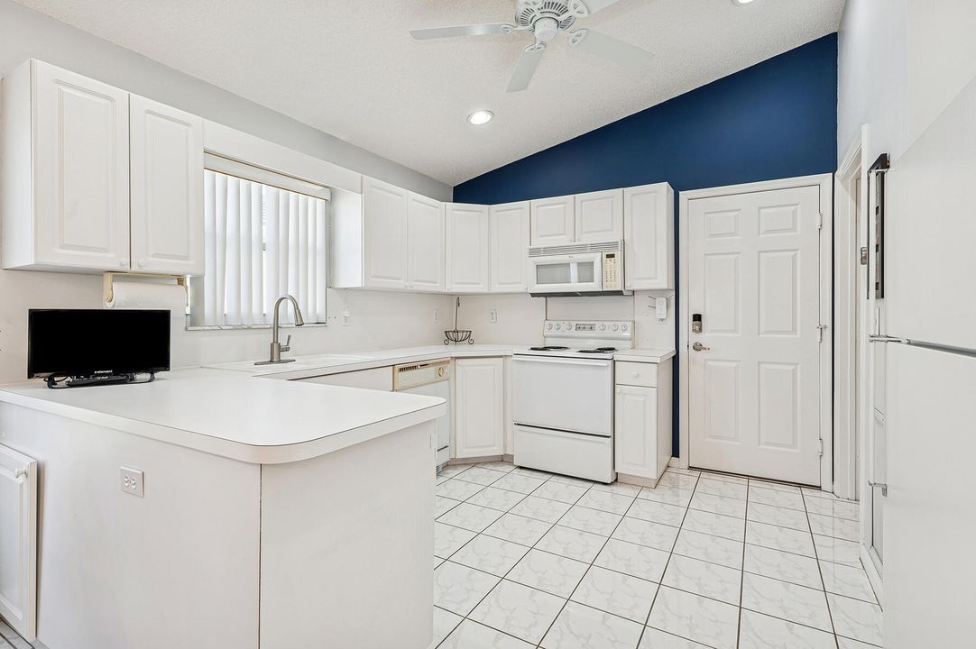 Active With Contract: $397,500 (3 beds, 2 baths, 1456 Square Feet)
