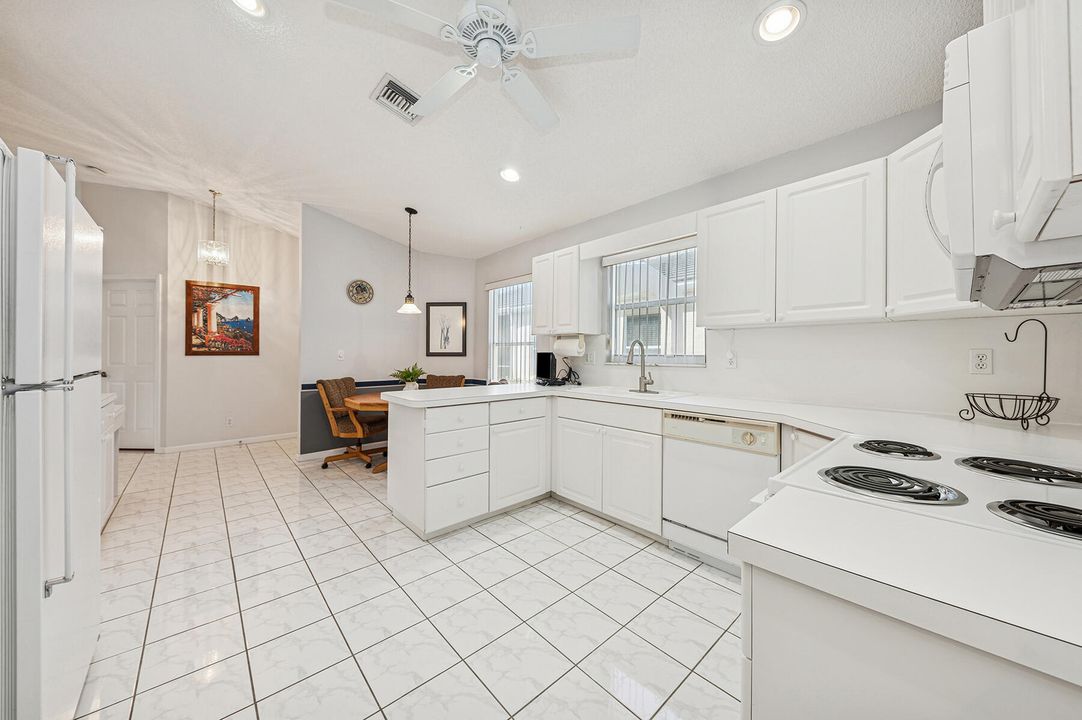 Active With Contract: $397,500 (3 beds, 2 baths, 1456 Square Feet)