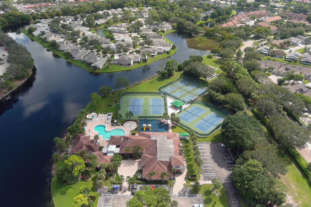 Active With Contract: $397,500 (3 beds, 2 baths, 1456 Square Feet)