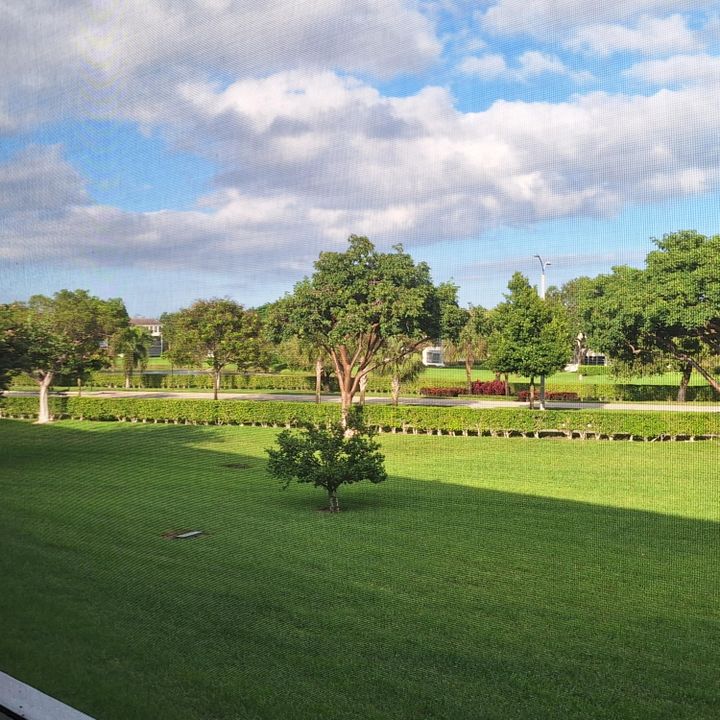 For Rent: $1,550 (1 beds, 1 baths, 896 Square Feet)