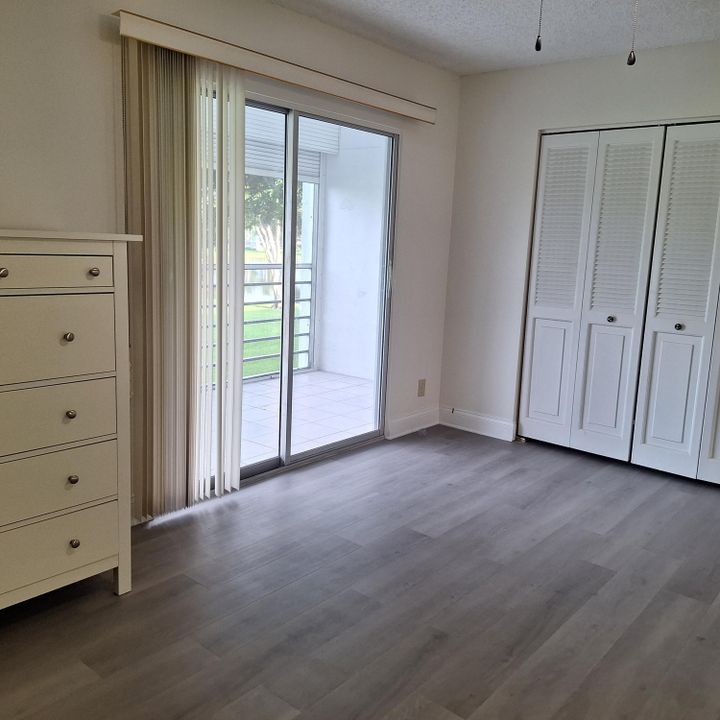 For Rent: $1,550 (1 beds, 1 baths, 896 Square Feet)