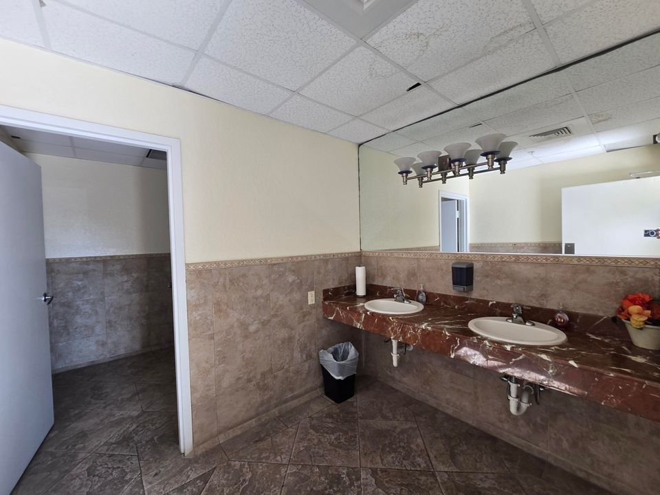 For Sale: $278,999 (2 beds, 2 baths, 1424 Square Feet)