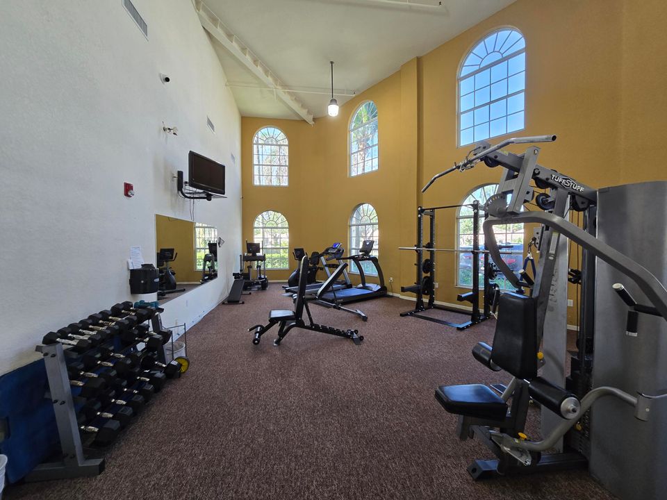 For Sale: $278,999 (2 beds, 2 baths, 1424 Square Feet)